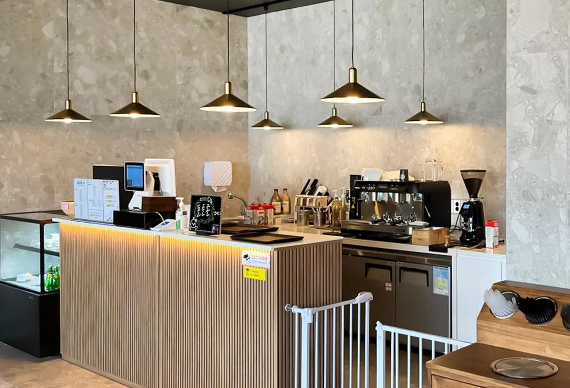 Cozy and Bright Cafe