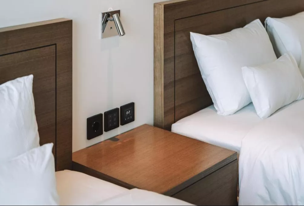 Guestroom Lighting – Wall-mounted Reading Lamps & Sockets