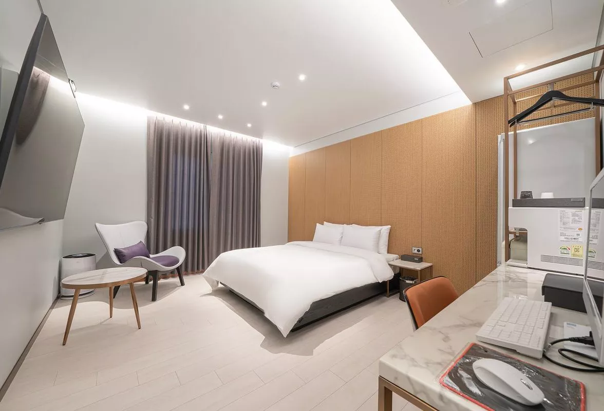 Modern Comfort in Soft Neutrals