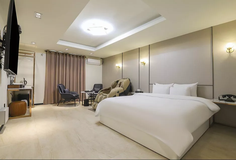 Relaxing Modern Suite