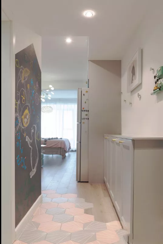 1782711367416339.webp family serviced apartment entry shoe storage and corridor cabinets