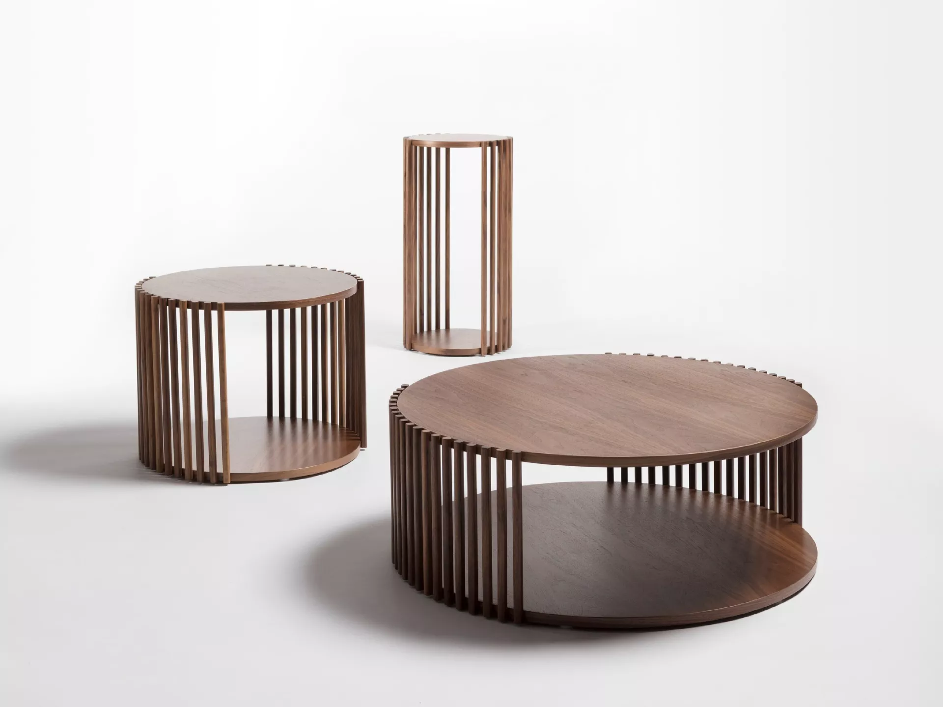 Hotel Slatted Round Tables – STLTT773