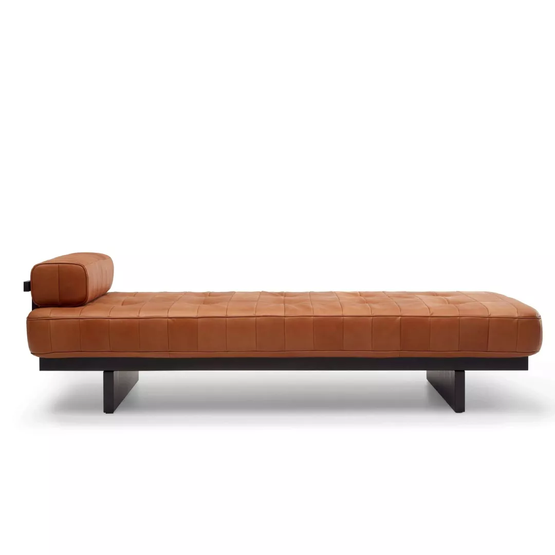 Hotel Tufted Leather Daybed with Bolster – STLSF7042